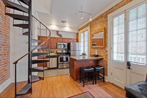 Deluxe Loft, 1 King Bed, Non Smoking, Kitchen | Private kitchen | Full-size fridge, microwave, oven, stovetop