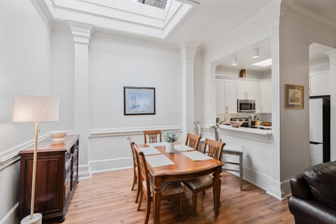 Signature Suite, 2 Bedrooms, Non Smoking, Kitchen | In-room dining