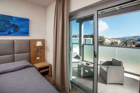 Junior Suite | 1 bedroom, Egyptian cotton sheets, premium bedding, in-room safe