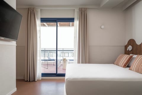 Standard Double Room, Terrace | 1 bedroom, pillowtop beds, desk, laptop workspace