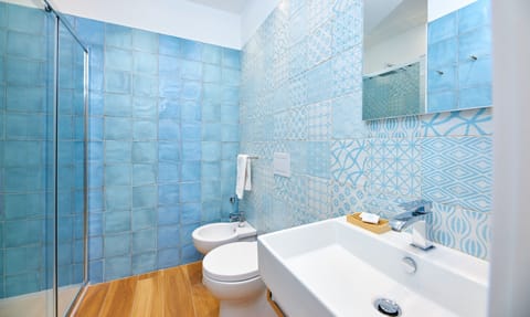 Comfort Double Room, 1 Queen Bed (Ocean) | Bathroom | Shower, rainfall showerhead, hair dryer, slippers