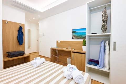 Comfort Double Room, 1 Queen Bed (Ocean) | Premium bedding, down comforters, pillowtop beds, minibar