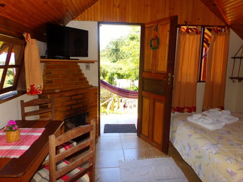 Traditional Chalet | Free WiFi, bed sheets