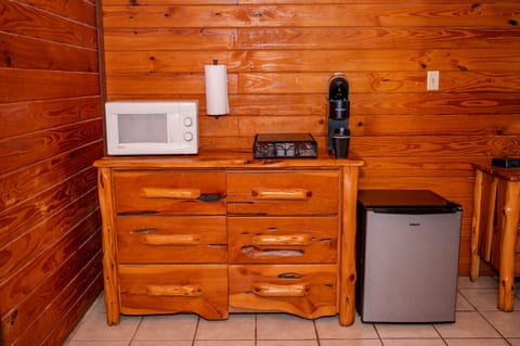 Classic Cabin, 1 King Bed, Non Smoking, Park View | Premium bedding, memory foam beds, free WiFi, bed sheets