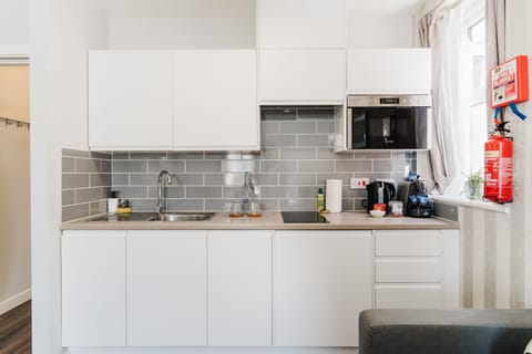 Signature Suite, Non Smoking, Kitchenette | Private kitchenette | Mini-fridge, microwave, stovetop, espresso maker