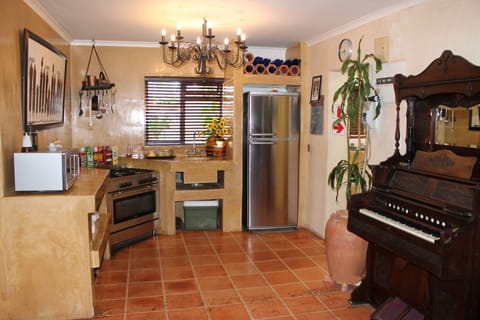 English breakfast on weekdays (ZAR 65 per person)