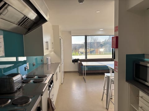 Premium Single Room | Shared kitchen facilities | Electric kettle