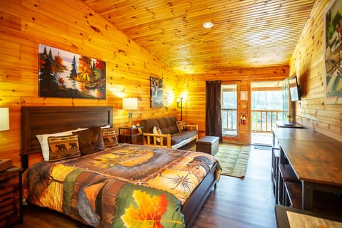 Bigfoot Lodge Room Two | Free WiFi, bed sheets