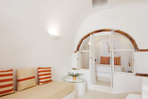 Grand Suite, Sea View | 1 bedroom, individually decorated, individually furnished, soundproofing