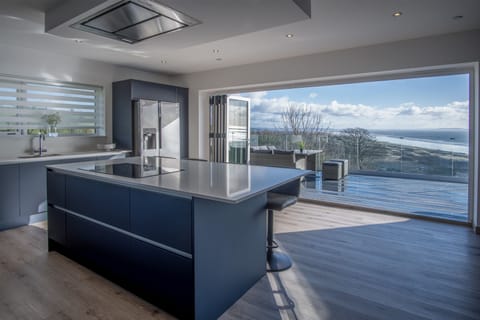 House (5 Bedrooms) | Private kitchen | Fridge, microwave, oven, stovetop