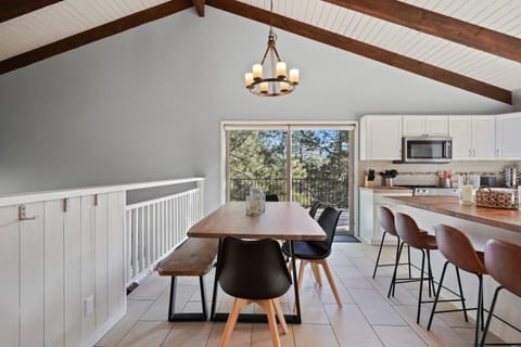 House, 4 Bedrooms | Private kitchen | Fridge, oven, coffee/tea maker, toaster