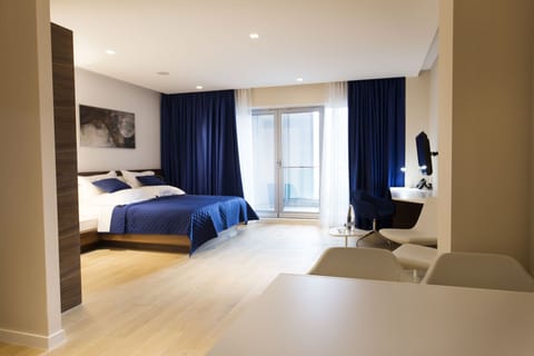 Desk, laptop workspace, free WiFi, bed sheets