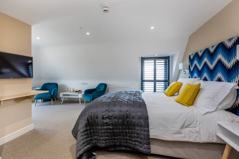 Luxury Double Room | Individually decorated, individually furnished, desk, laptop workspace