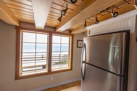 House, Private Bathroom, Ocean View (Nautilus) | Private kitchen | Coffee/tea maker