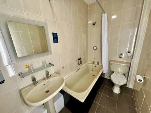 Standard Room, 2 Twin Beds, Non Smoking | Room amenity