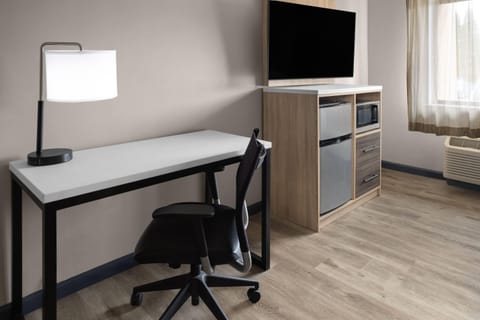 Suite, 1 King Bed, Non Smoking, Jetted Tub | Jetted tub