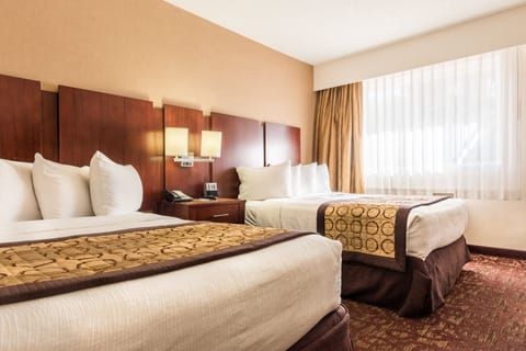 Desk, iron/ironing board, bed sheets, wheelchair access