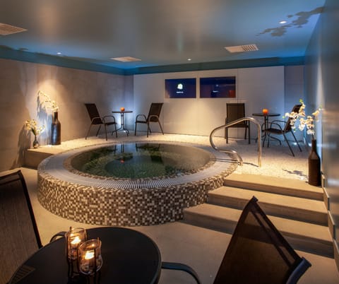 Indoor spa tub