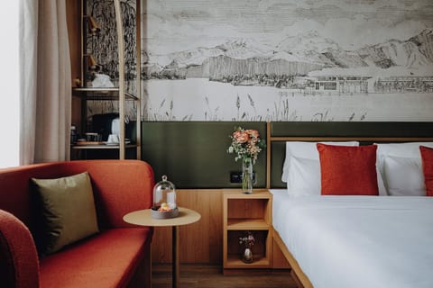 Premium bedding, in-room safe, blackout drapes, soundproofing