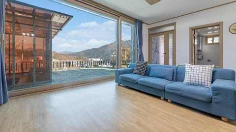 Basic Room, 3 Bedrooms (dokchae) | 3 bedrooms, free WiFi