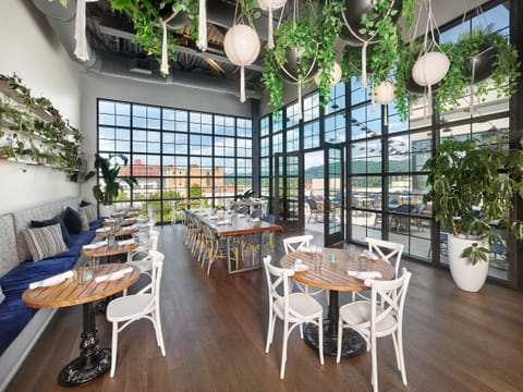 3 restaurants, breakfast, lunch, dinner served; American cuisine