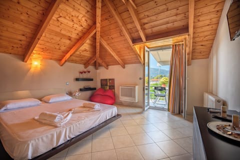 Apartment, 3 Bedrooms, Smoking, Balcony | 4 bedrooms