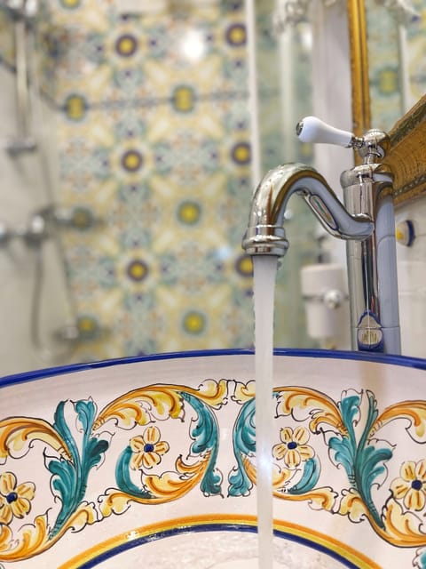 Deluxe Double Room | Bathroom | Free toiletries, hair dryer, bidet, towels