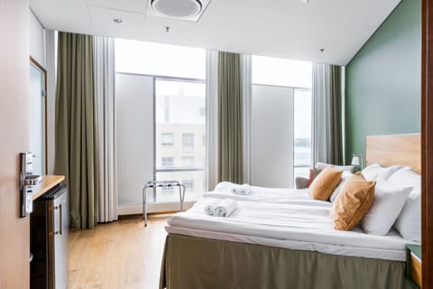 Standard Twin Room | Desk, blackout drapes, soundproofing, free WiFi