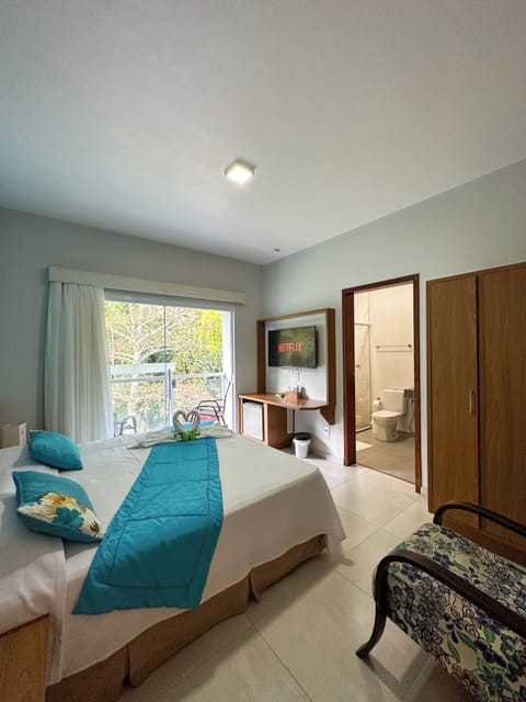 Deluxe Room | Premium bedding, minibar, desk, laptop workspace