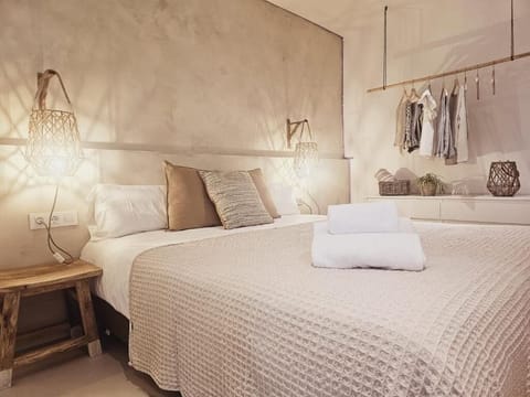 Superior Apartment, 2 Bedrooms, Terrace, Annex Building, 2 dormitorios, 1 sala de estar | Iron/ironing board, free WiFi, bed sheets