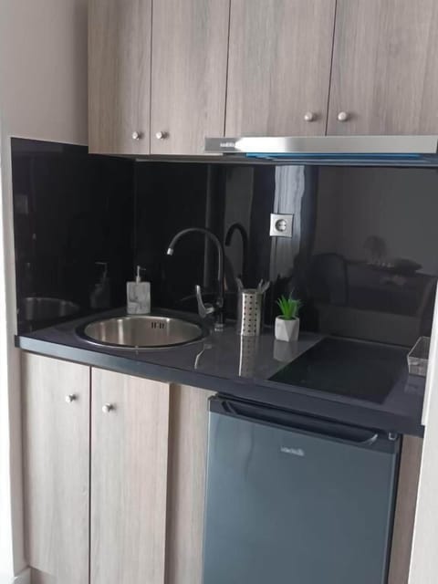 Basic Suite | Laptop workspace, blackout drapes, soundproofing, iron/ironing board