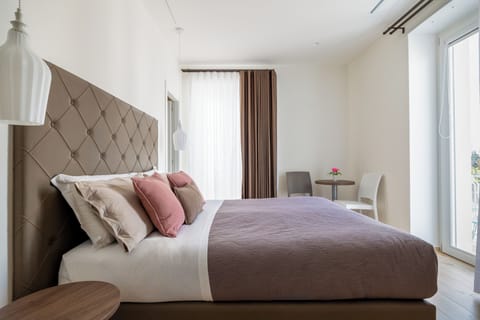 Deluxe Room, Balcony, City View | Frette Italian sheets, premium bedding, down comforters