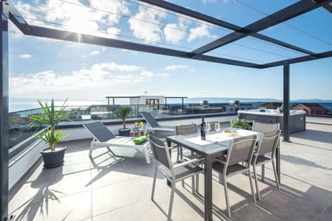 Apartment, 2 Bedrooms, Smoking, Balcony | Outdoor dining