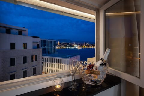 Luxury Room, Multiple Bedrooms, Sea View, Sea Facing | Premium bedding, desk, iron/ironing board, free WiFi