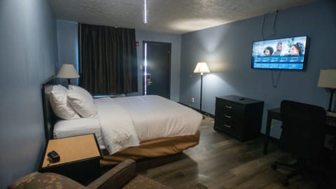 Pillowtop beds, desk, laptop workspace, free WiFi