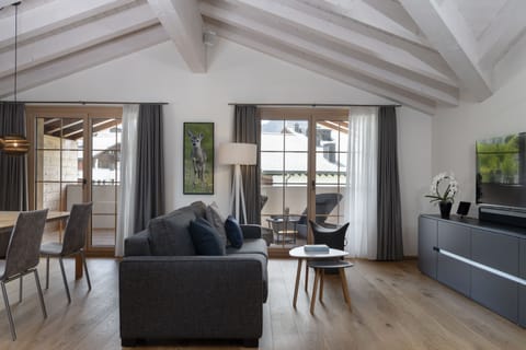 Luxury Suite | Living area | Smart TV