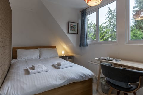 Business Single Room, Shared Bathroom (Cosy) | Premium bedding, individually decorated, individually furnished, desk