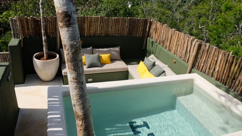 2 outdoor pools