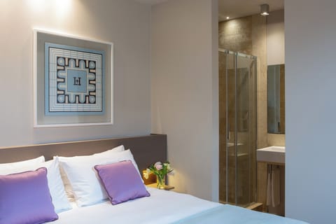 Standard Double Room | Hypo-allergenic bedding, in-room safe, blackout drapes, rollaway beds