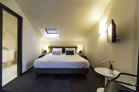 Classic Double Room | Premium bedding, minibar, laptop workspace, soundproofing