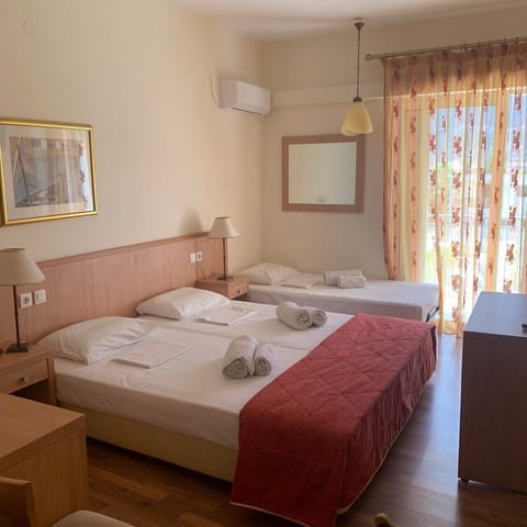 Triple Room | Free WiFi, bed sheets
