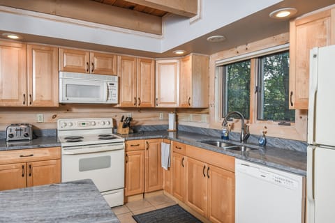 House (5 Bedrooms) | Property amenity