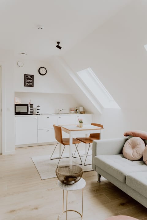 Comfort Apartment | Living area | 65-cm flat-screen TV with digital channels, TV