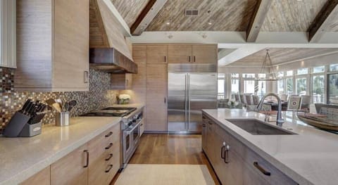 Condo, 4 Bedrooms | Private kitchen | Toaster