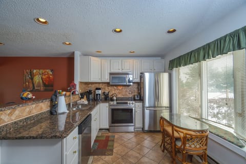 Studio (2 Bedrooms) | Property amenity