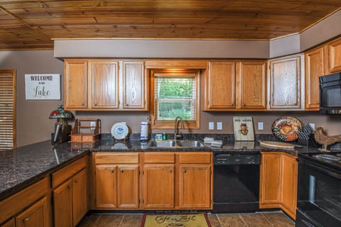 House (3 Bedrooms) | Property amenity