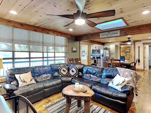 House (3 Bedrooms) | Property amenity