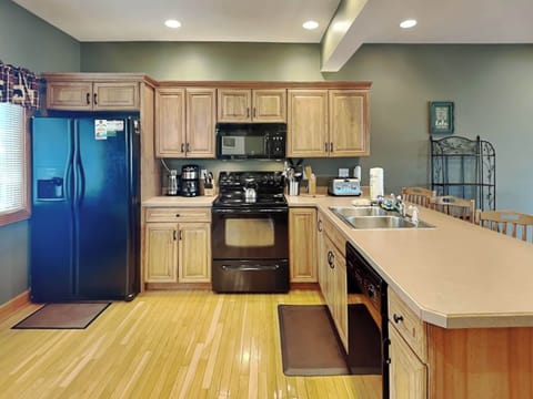 House (4 Bedrooms) | Property amenity