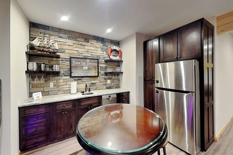 House (6 Bedrooms) | Property amenity