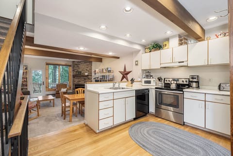 Studio (2 Bedrooms) | Property amenity